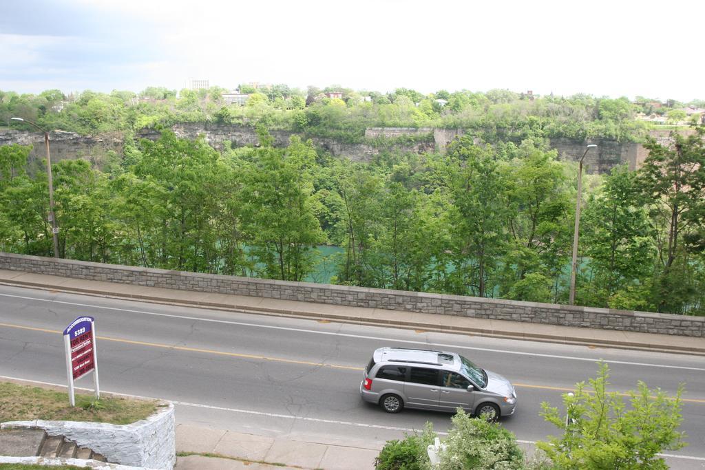Bed & Breakfast Niagara Classic Inn