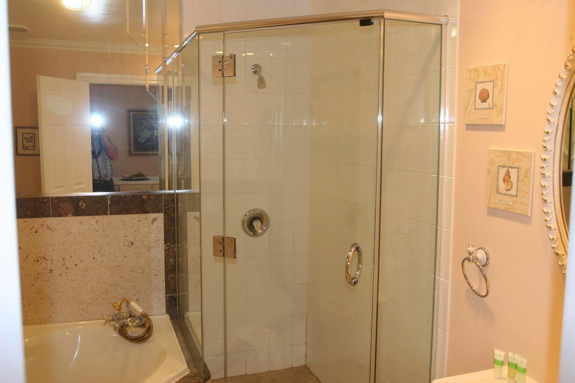 Niagara Classic Inn Bed & Breakfast 3*